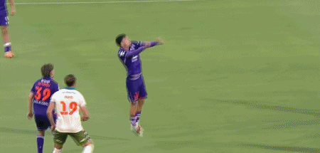 星空体育平台-半场：珀斯光荣1-1布里斯班狮吼，塔加特破门，克里斯-朗点射