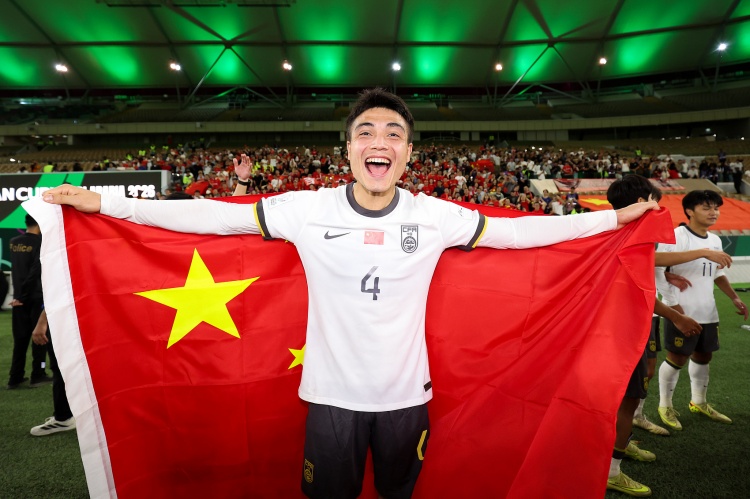 重生!吾米提江2024颅骨骨折 2025成海港首发中卫 2026冲击U23冠军